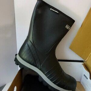 Skellerup Quatro 13" calf insulated boots size 15 Mens muck